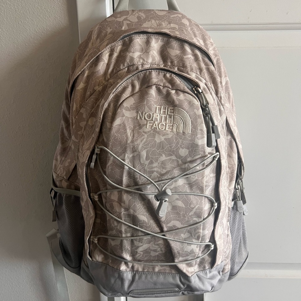 THE NORTH FACE Jester Backpack 🎒 🏔️ GRAY